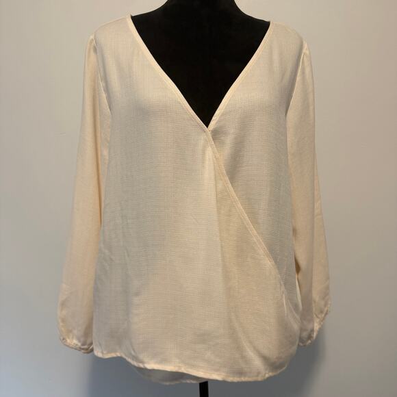 NWT Vetta Capsule Versatile Gathered Sleeve Wrap Top Cream Color Size XL - Picture 1 of 16